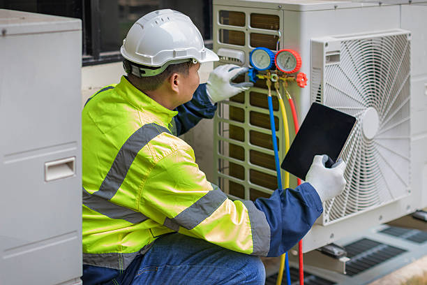 Professional Hvac technician working in Roseville, OH